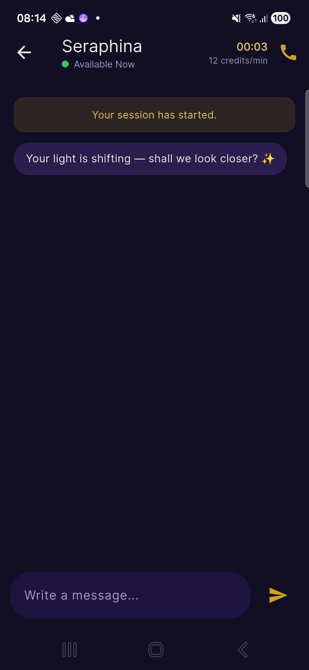Ảnh chụp thật màn hình Chat 1-1 của ứng dụng TarotLight: hội thoại với advisor Seraphina